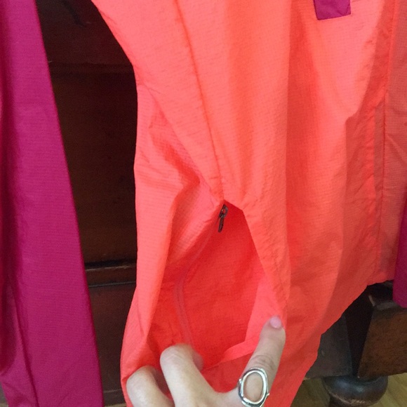 Patagonia Woman’s Houdini (Like New) - Picture 3 of 5